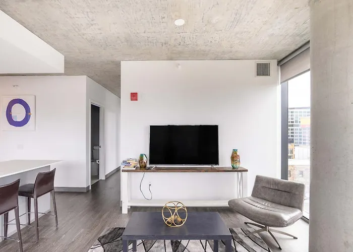 Sophisticated 3br - New Modern And Luxurious