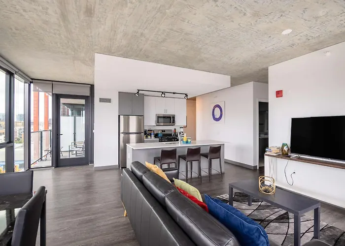 Sophisticated 3br - New Modern And Luxurious