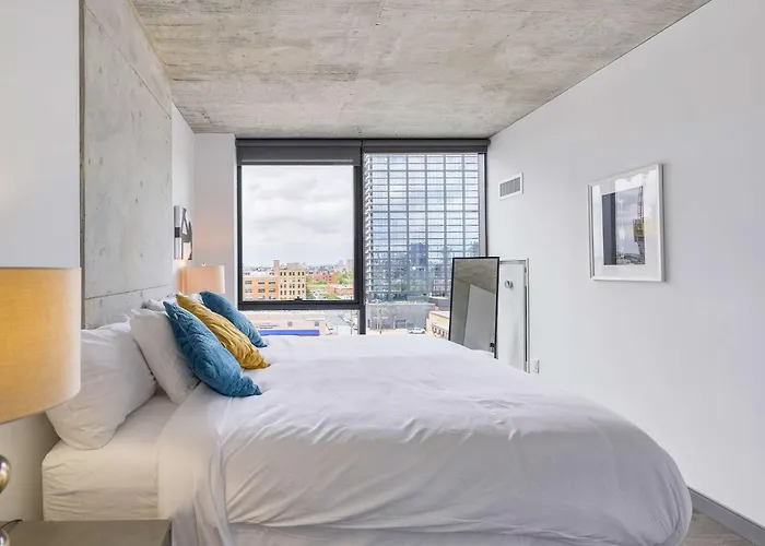 Sophisticated 3br - New Modern And Luxurious