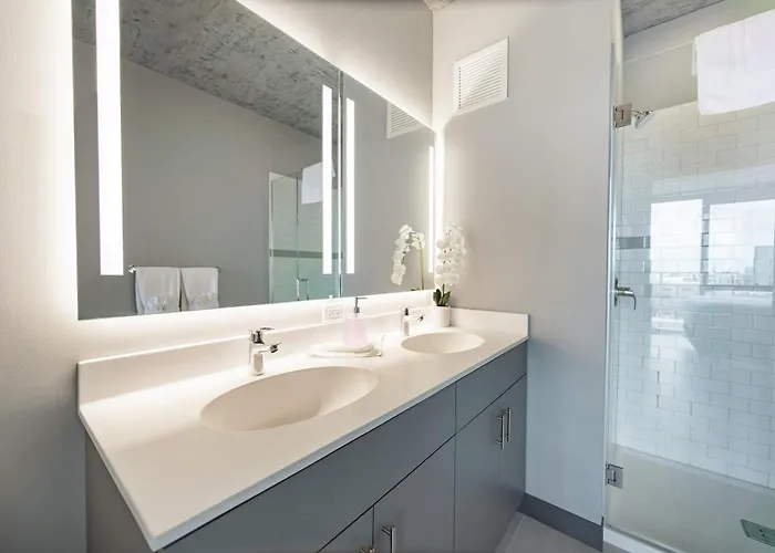 Sophisticated 3br - New Modern And Luxurious