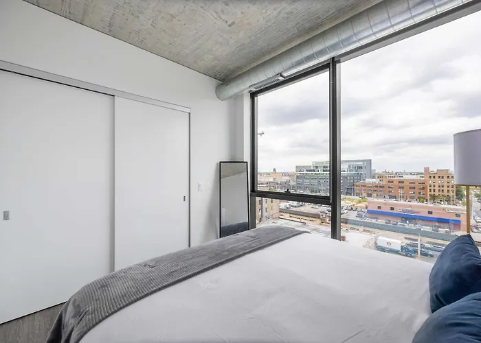 Sophisticated 3br - New Modern And Luxurious