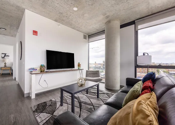 Sophisticated 3br - New Modern And Luxurious *