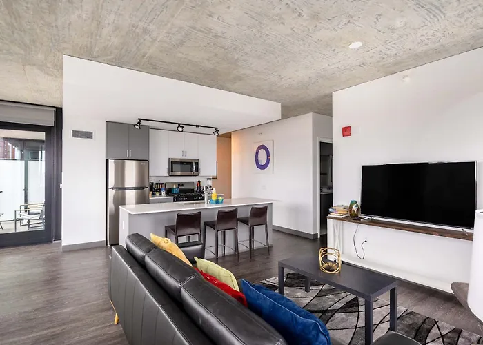 Sophisticated 3br - New Modern And Luxurious